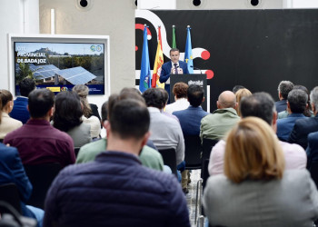 Miguel Ángel Gallardo presenta la Oficina de Transformación Comunitaria que fomentará las comunidades energéticas.jpeg