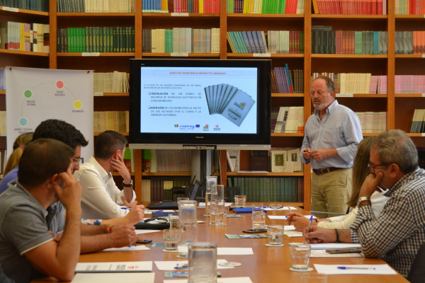 Imagen: Diputación de Badajoz se reúne con los ocho municipios firmantes del Pacto de los Alcaldes por el Cl...