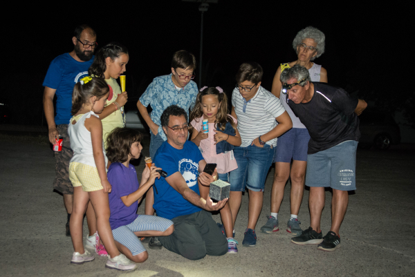 Imagen: Un centenar de personas se reúnen en La Cocosa para celebrar el 50 Aniversario de la llegada del hom...