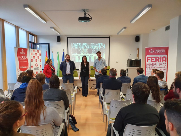 Imagen: La nueva edición de la Ferias de Empleo, Emprendimiento y Empresa celebrada en Guareña, atrae a más...