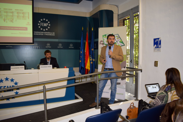 Imagen: Diputación de Badajoz participa en Madrid en unas jornadas sobre implantación y gestión de infraestr...