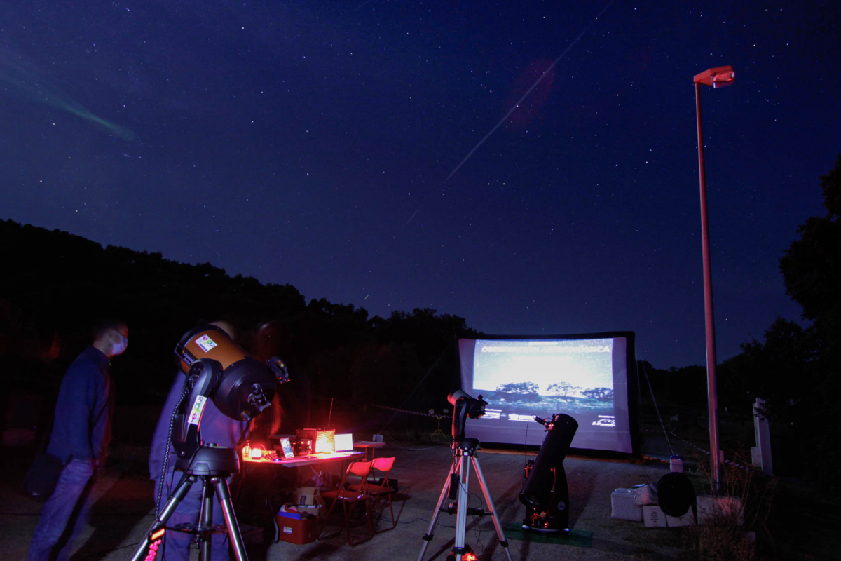 Cerca de 400 personas disfrutan del cielo nocturno gracias a las observaciones astronómicas de la Diputación de Badajoz