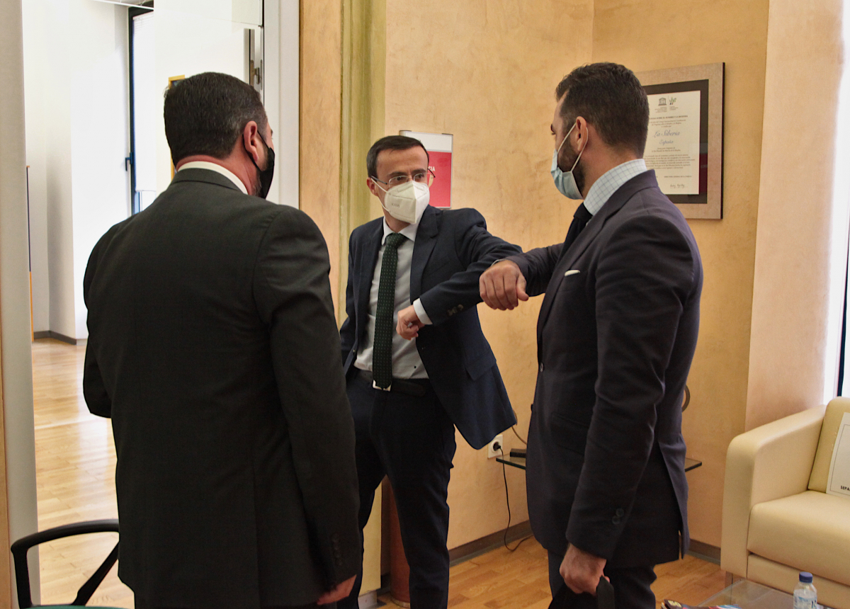 La Diputación de Badajoz y MicroBank firman un convenio de colaboración para incentivar el autoempleo y la actividad emprendedora