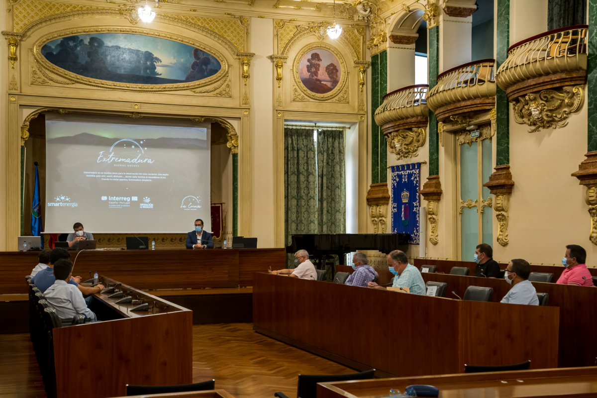 La Diputación de Badajoz trabaja en la elaboración de un catálogo de servicios para la lucha frente a la contaminación lumínica y la promoción de la calidad del cielo nocturno