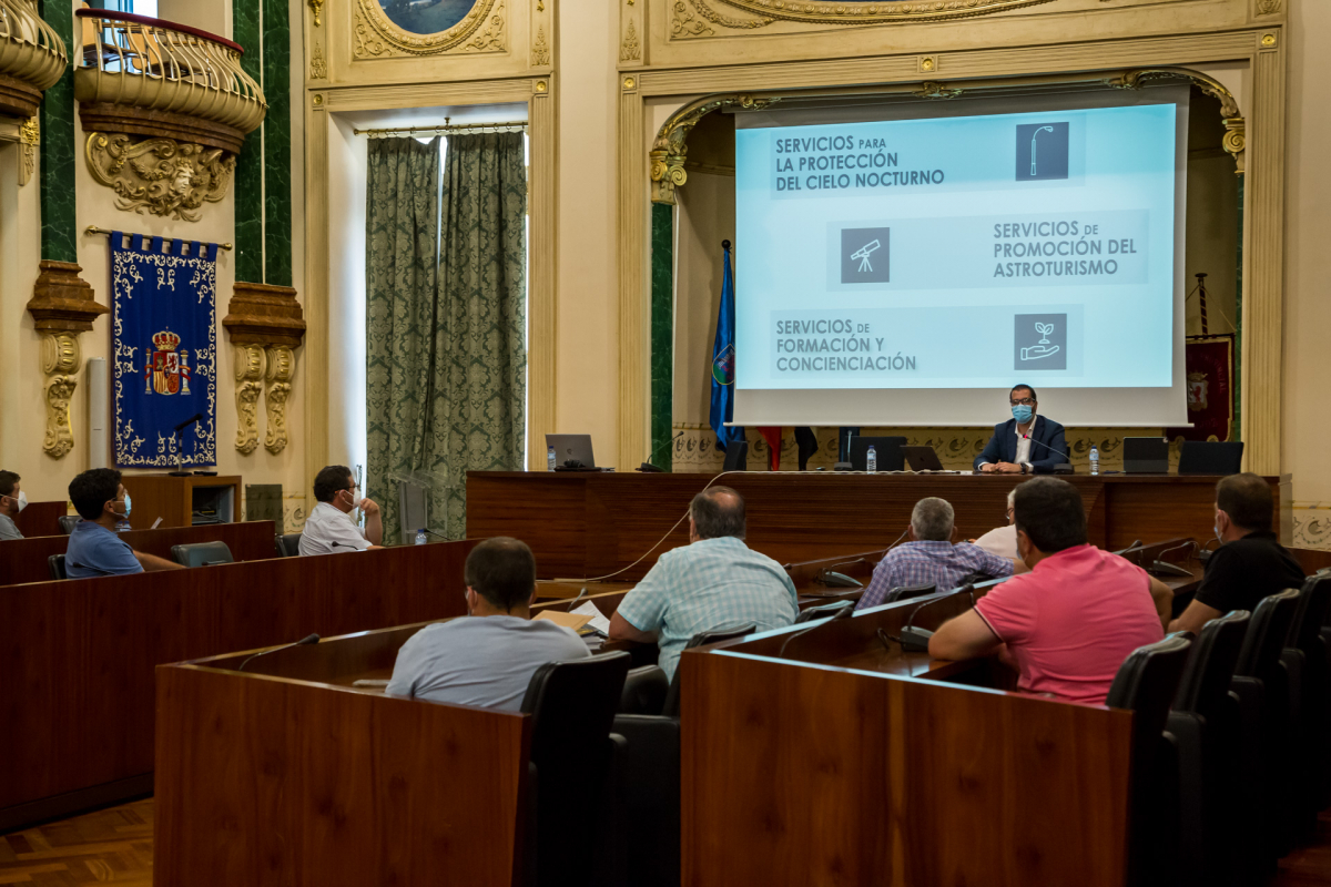 La Diputación de Badajoz trabaja en la elaboración de un catálogo de servicios para la lucha frente a la contaminación lumínica y la promoción de la calidad del cielo nocturno