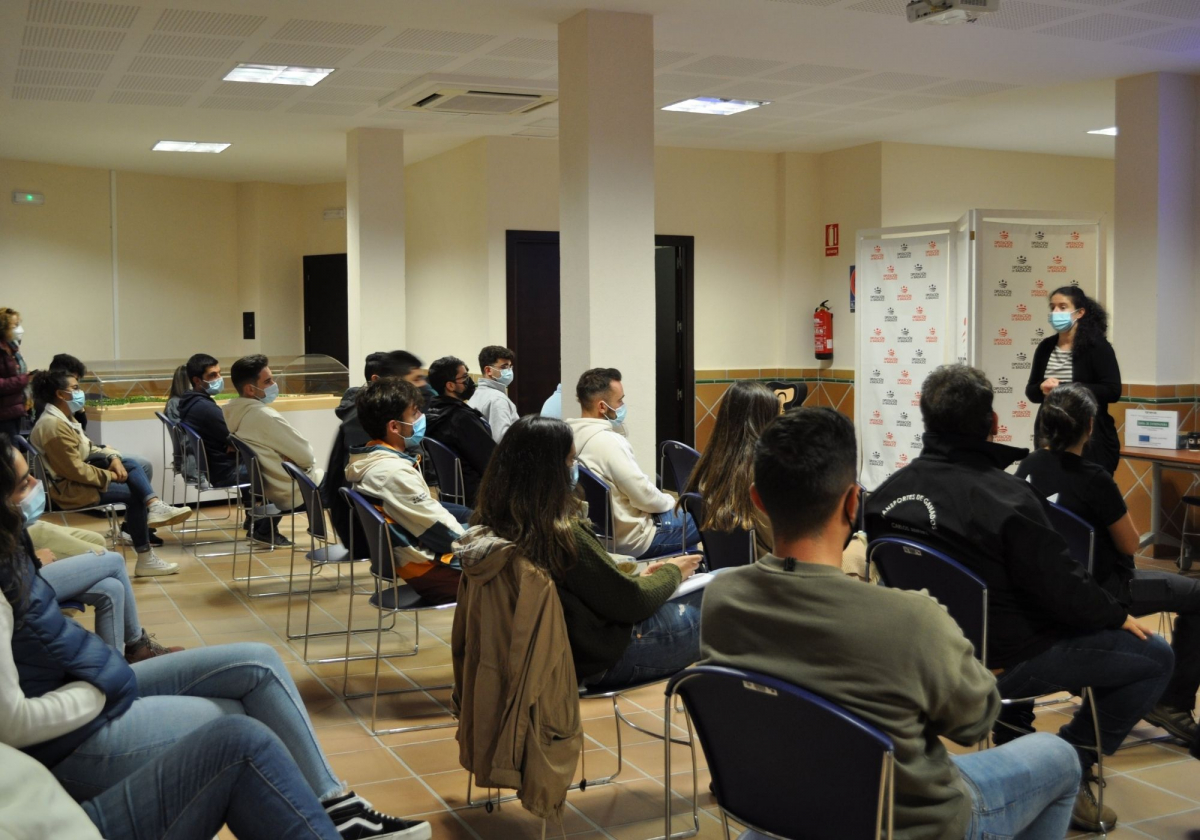 El proyecto pionero ‘Lana Regenerativa para mantener viva la dehesa’ que pone en valor los recursos naturales extremeño visita la finca La Cocosa