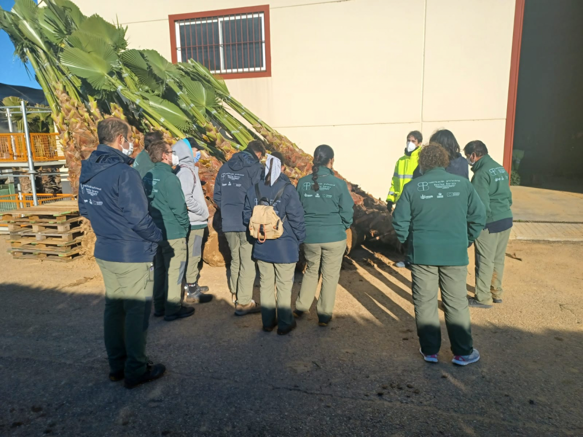 Alumnos del Centro Formación Benítez Barrero visitan el Vivero Provincial de la Diputación de Badajoz