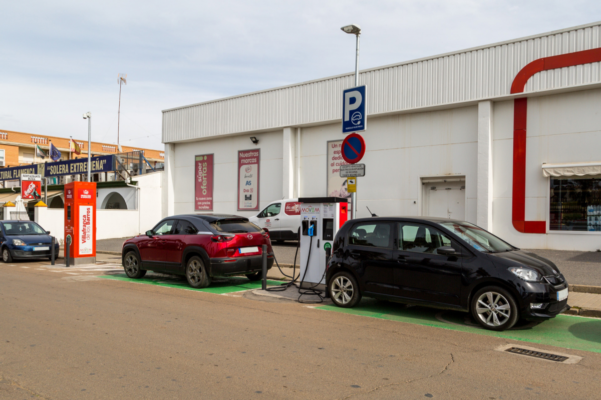 El primer mes de funcionamiento de las electrolineras del plan MOVEM registra 700 recargas