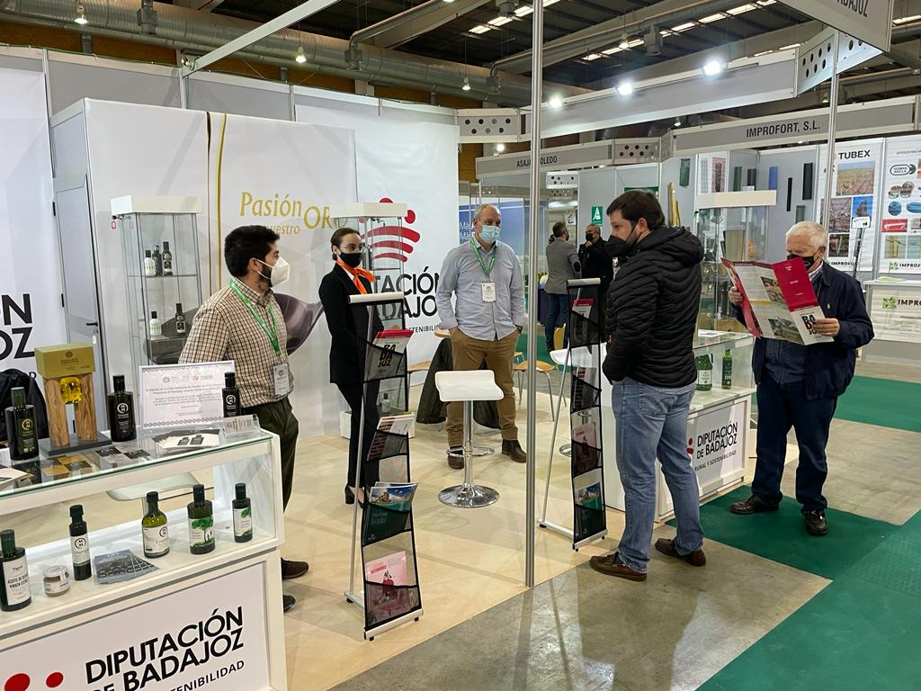La Diputación de Badajoz presente en la Feria AOVE &amp; NUTS experiencie de Talavera de la Reina