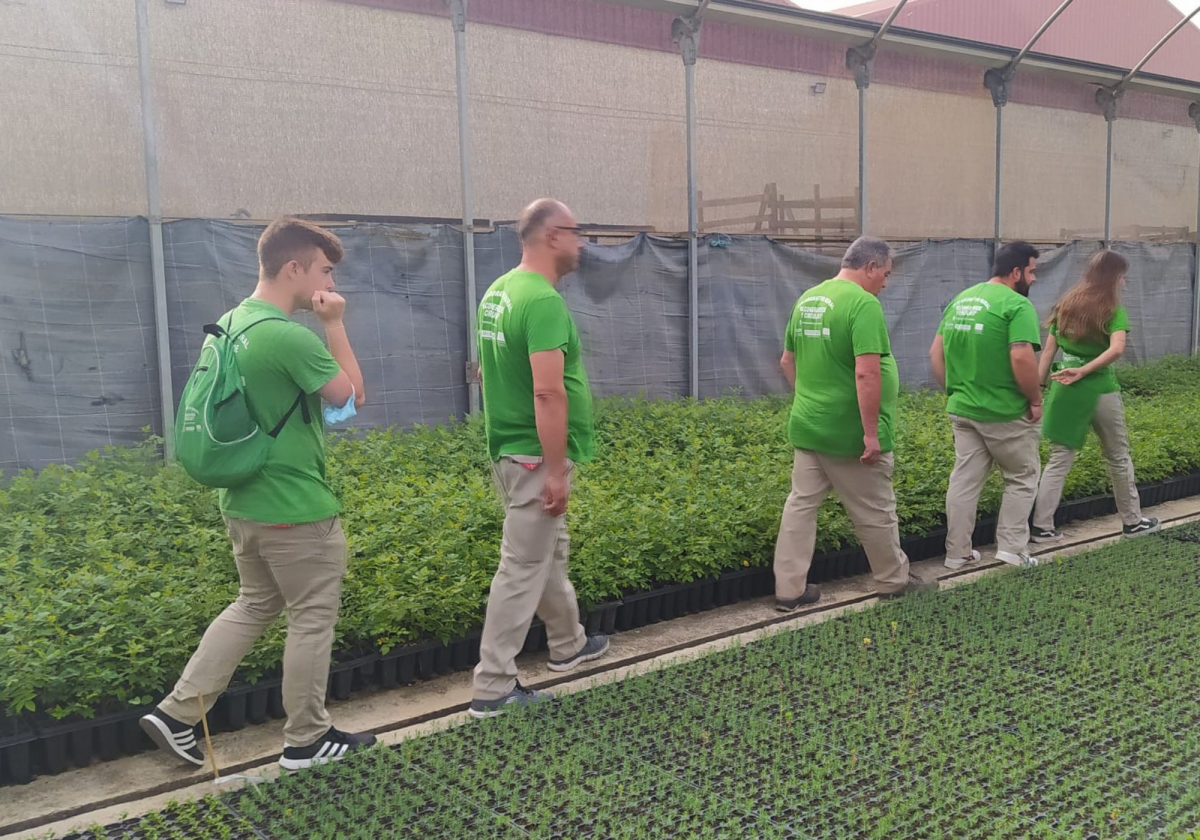 El Vivero Provincial de Badajoz recibe la visita del alumnado del Programa Colaborativo Rural Alconera Verde