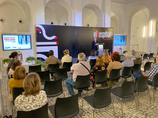 Imagen: El Hospital Centro Vivo acoge la exposición Entre Lanas de la Asociación de Creadores Textiles de Ma...