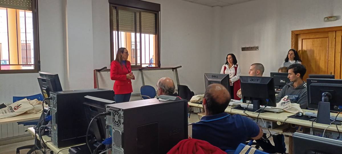 Comienza en Aceuchal el curso de formación de ‘Olivicultura, Poda de Olivos y su Comercialización’