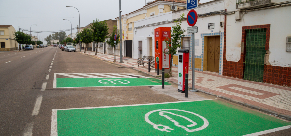Imagen: La Diputación de Badajoz pone en marcha un nuevo punto de recarga para vehículos eléctricos y comple...