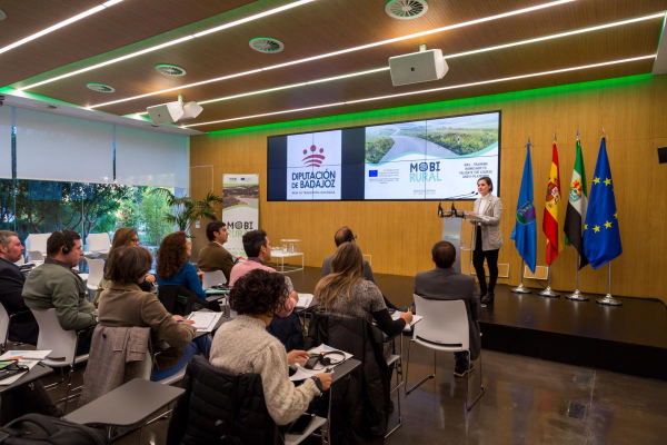 Imagen: Los socios del proyecto MOBIRURAL comienzan a formar en Badajoz a los futuros Agentes de Movilidad L...