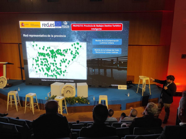Imagen: La Diputación de Badajoz presenta en el III Congreso Slowlight su innovadora red de fotómetros para...