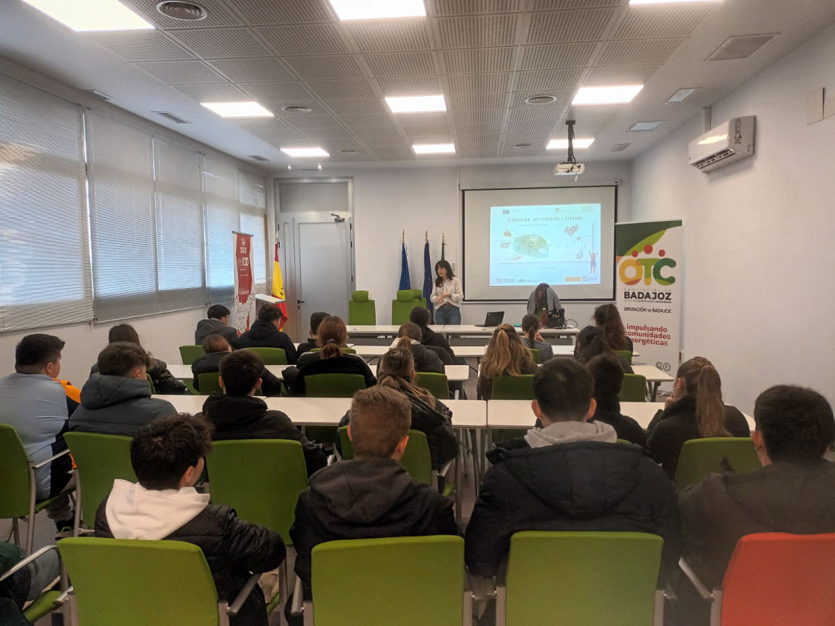 La OTC Provincial de Badajoz afianza su presencia en el territorio con más de medio centenar de solicitudes, 31 jornadas celebradas y nuevos municipios interesados en desarrollar comunidades energéticas