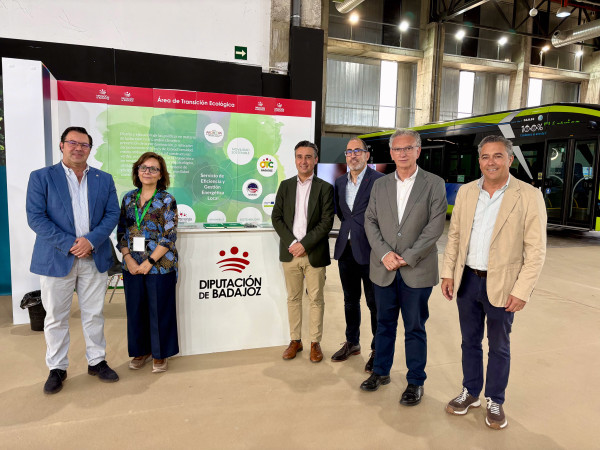 Imagen: La Diputación de Badajoz presenta en Expoenergea sus planes de autoconsumo fotovoltaico y comunidade...